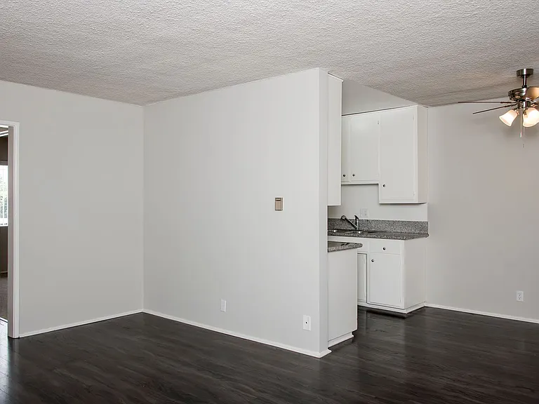 1256 Boynton St — Photo 7