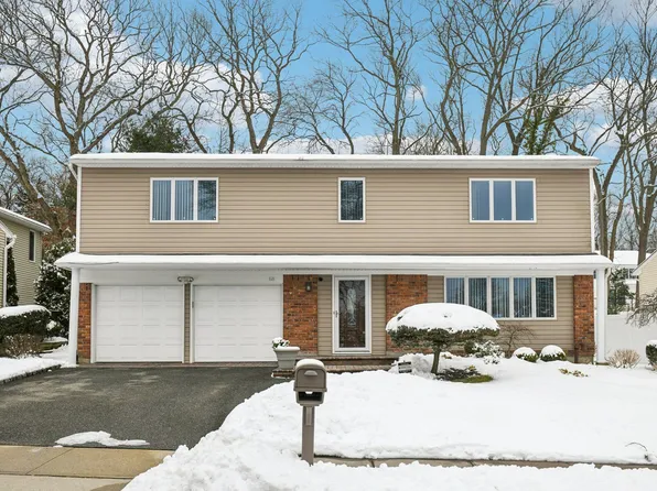 68 Barry Lane, Syosset, NY 11791