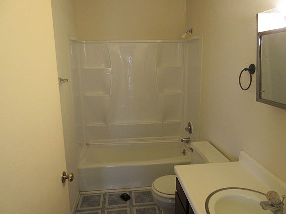 4th image of 1335 Laramie Ln APT 4