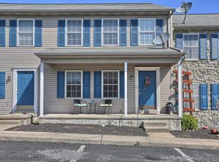 833 Knoll Dr, Mount Joy, PA 17552