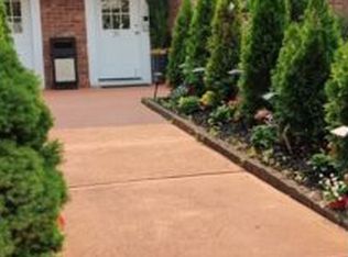 35 Prospect St, Great Neck, NY 11021