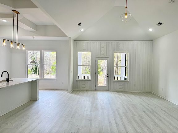 5th image of 120 Abraham Dr