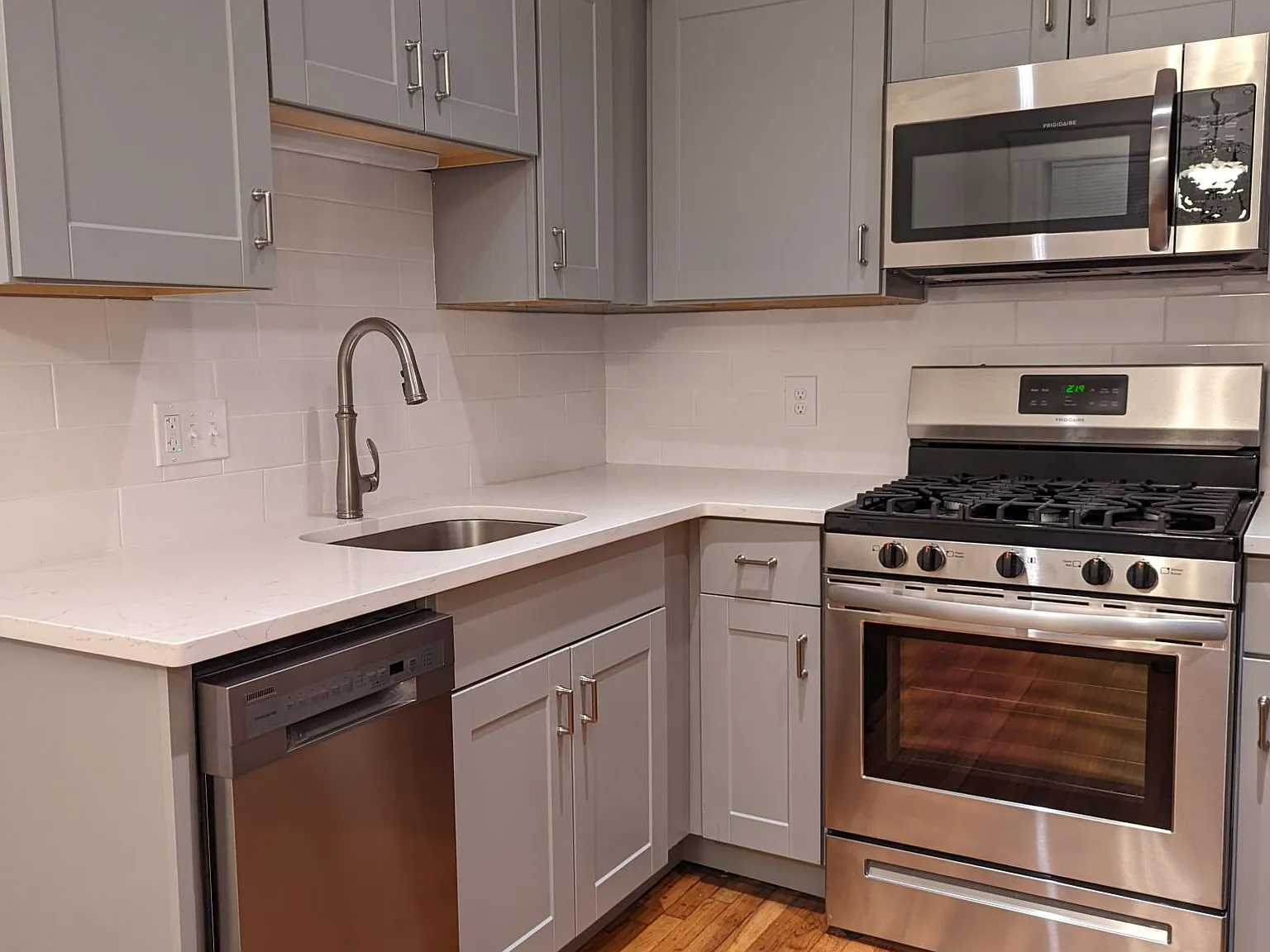 2 bed, 807 sqft, $2,500 — Photo 2
