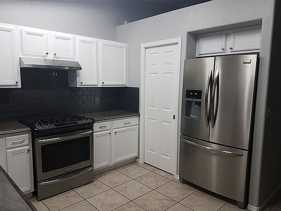 5th image of 3584 N Benton St