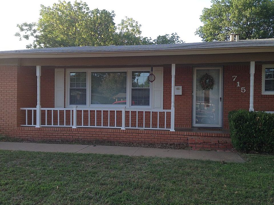 2nd image of 715 Maple St
