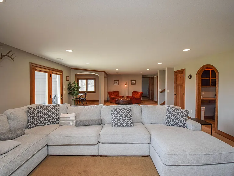 2204 S Silverthorne Ave — Photo 46