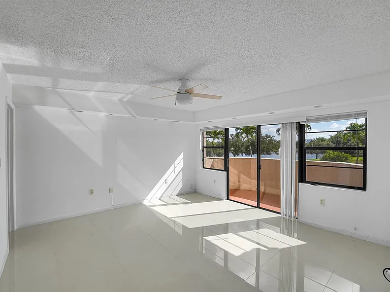 6654 Villa Sonrisa Dr #421 — Photo 32