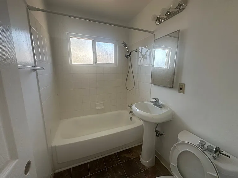 332-348 Bartlett Ave — Photo 7