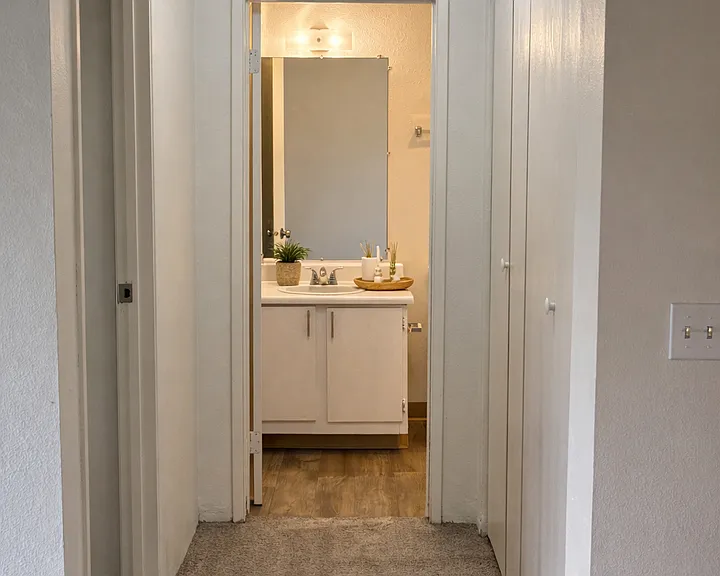 15015 Shoreline Apartments — Photo 9