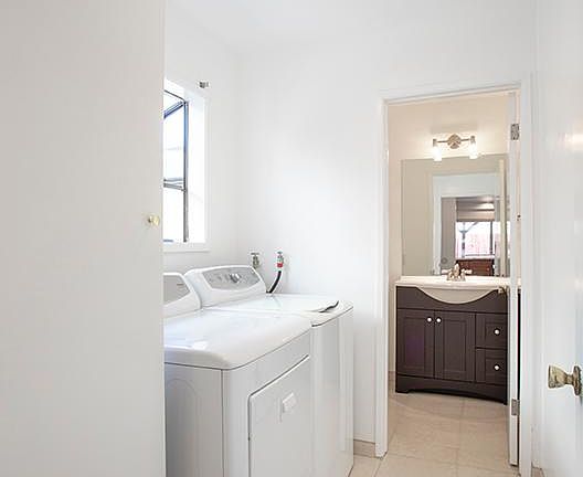 4th image of 1134 W Huntington Dr Unit 5