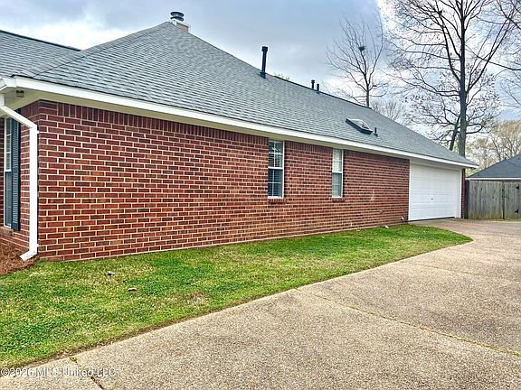3rd image of 344 White Oak Dr