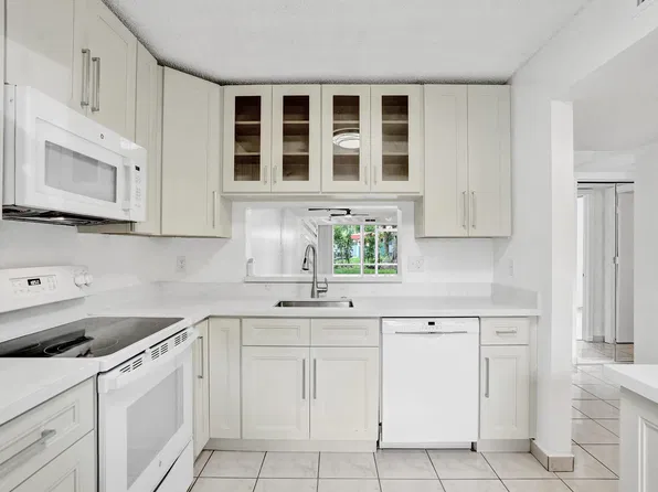3081 HOLIDAY SPRINGS Boulevard #102-6, Margate, FL 33063