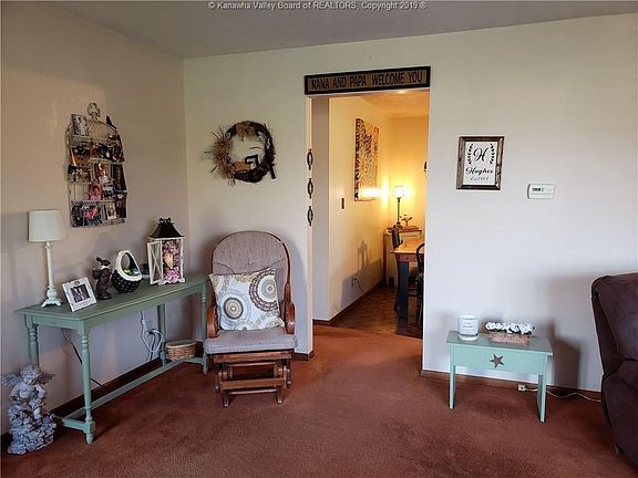4th image of 161 Honeysuckle Dr