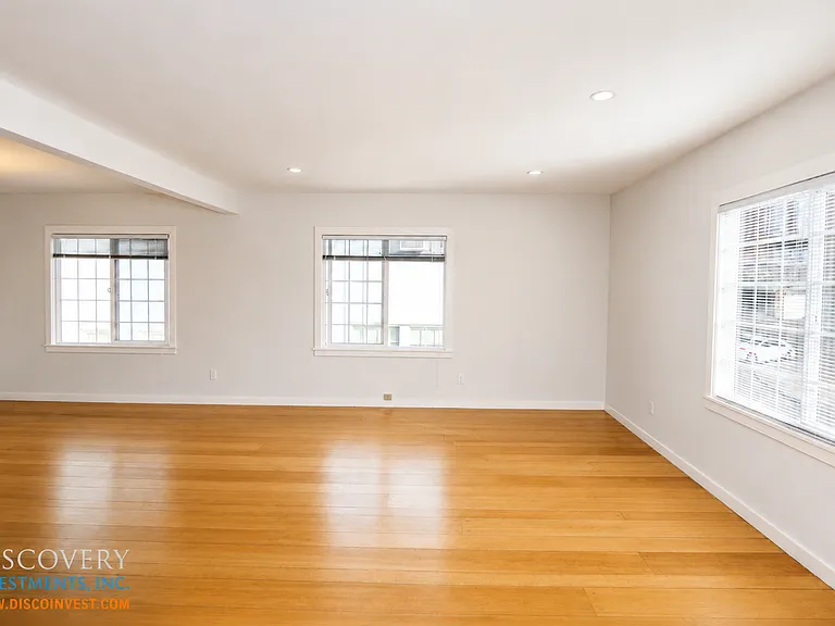 Beacon St. 573-575 (For Approvals, Email ALL Owners) — Photo 3