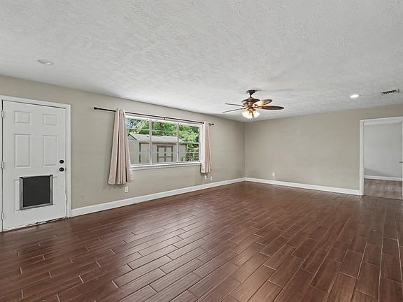 3rd image of 3203 Dawnwood Dr