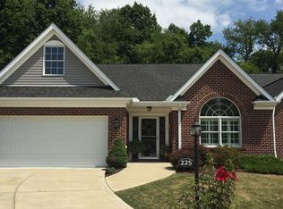 225 Lenox Ct, Imperial, PA 15126