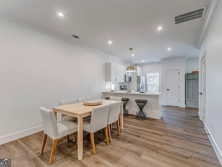 77 Chateau Dr — Photo 25