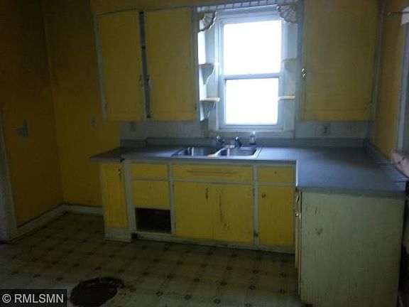 4th image of 220 Winona St E