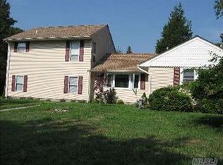 47 Fanning Rd, Riverhead, NY 11901