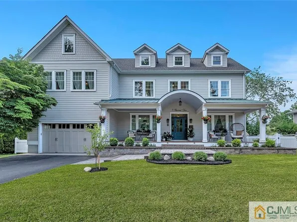 8 Brainerd Dr, Cranbury, NJ 08512