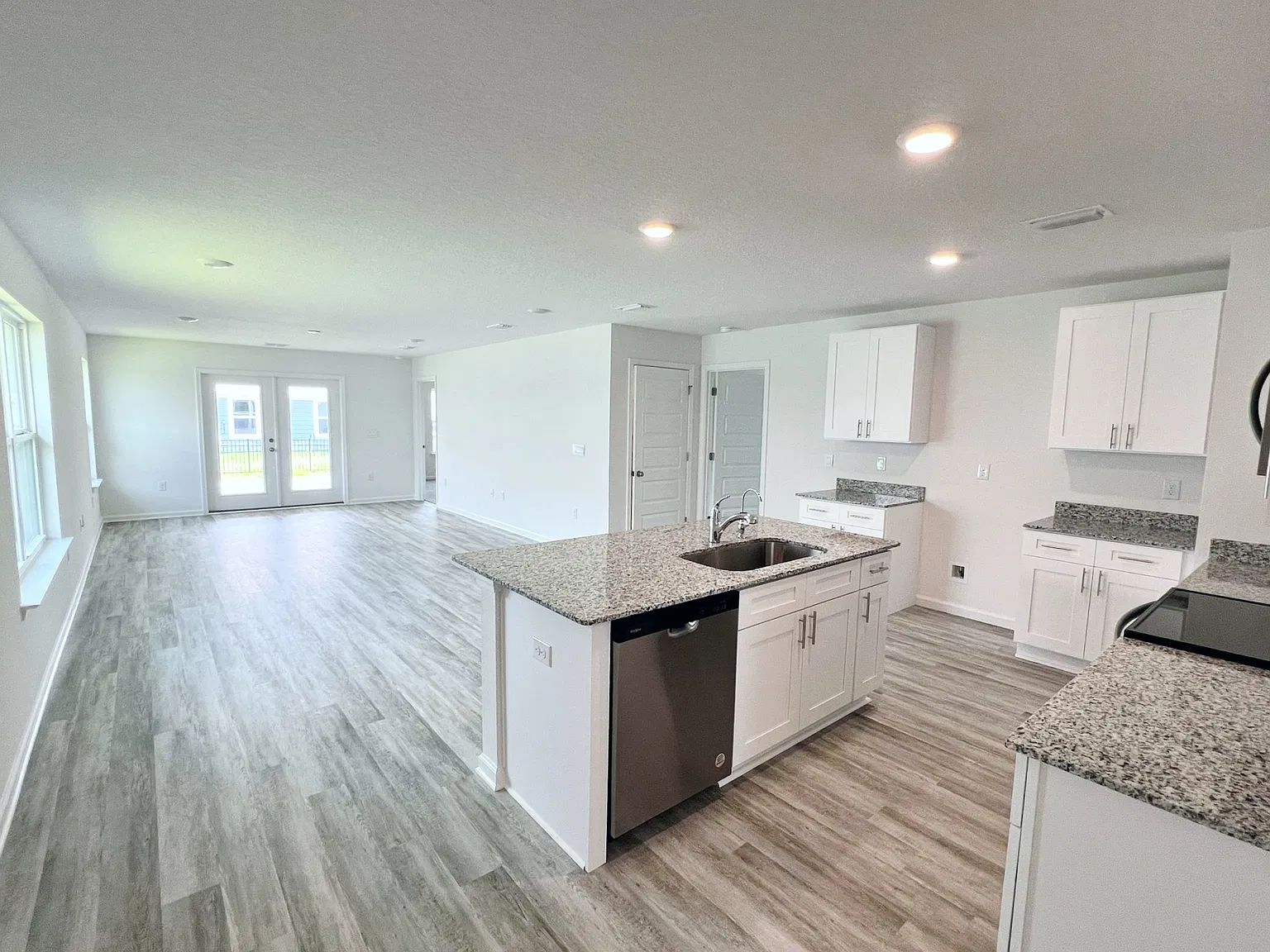3 bed, 1637 sqft, $2,350 — Photo 4