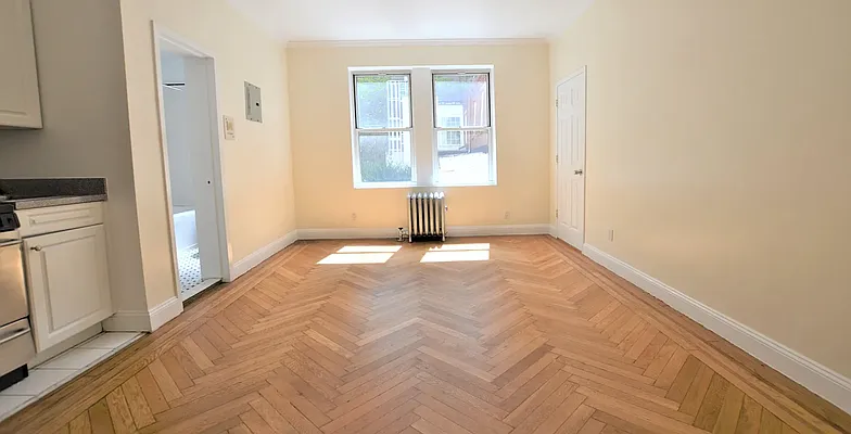 Rented by Manhattan Realty Group | media 5