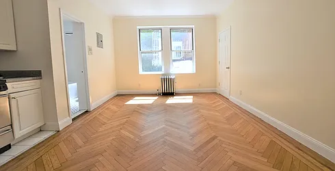 Rented by Manhattan Realty Group