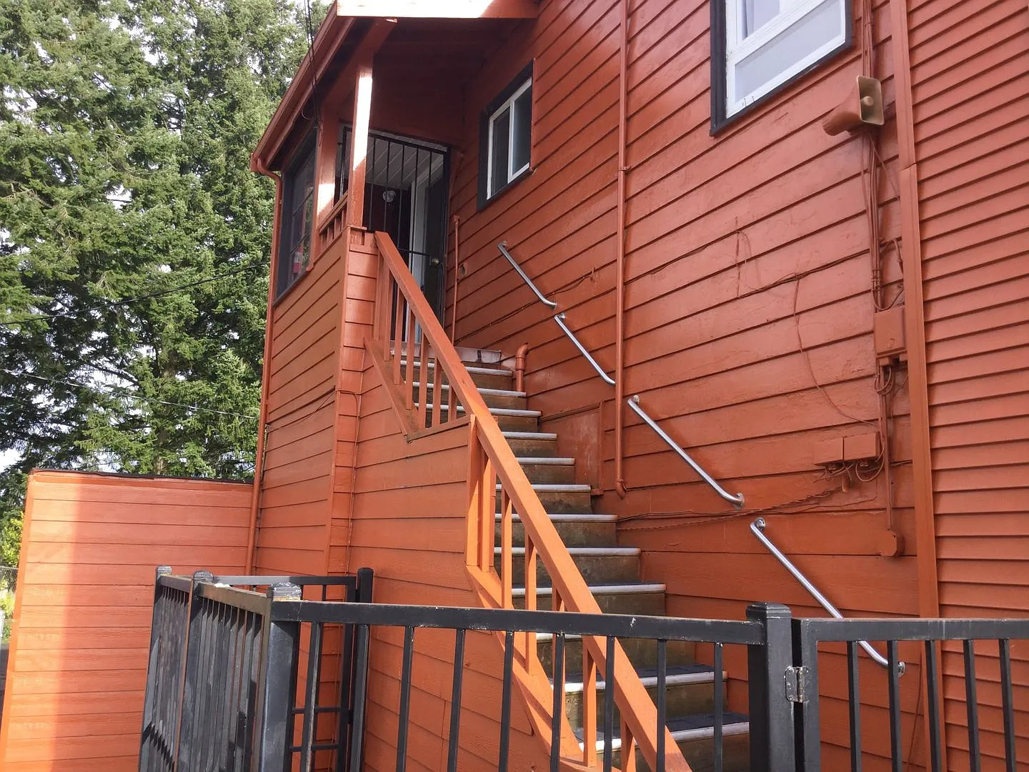 Freshly Updated 3-Bedroom Everett Apartment with Private Deck & Utilities Included — Photo 2