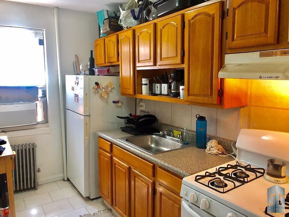 1st image of 292 20th St APT 1R