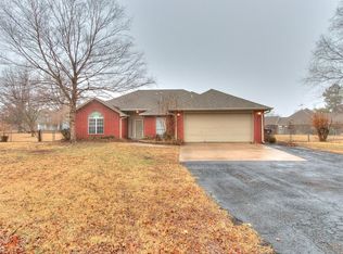8 Lake Ln, Shawnee, OK 74804