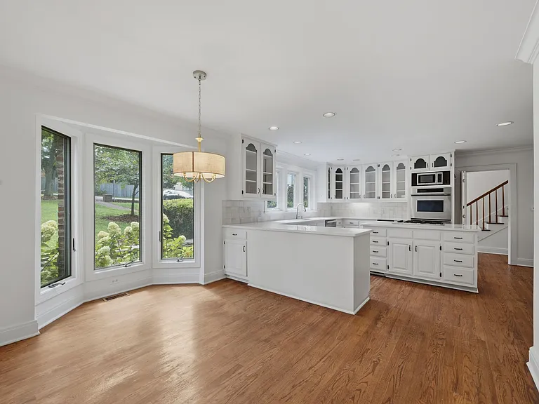 Eat-In Kitchen