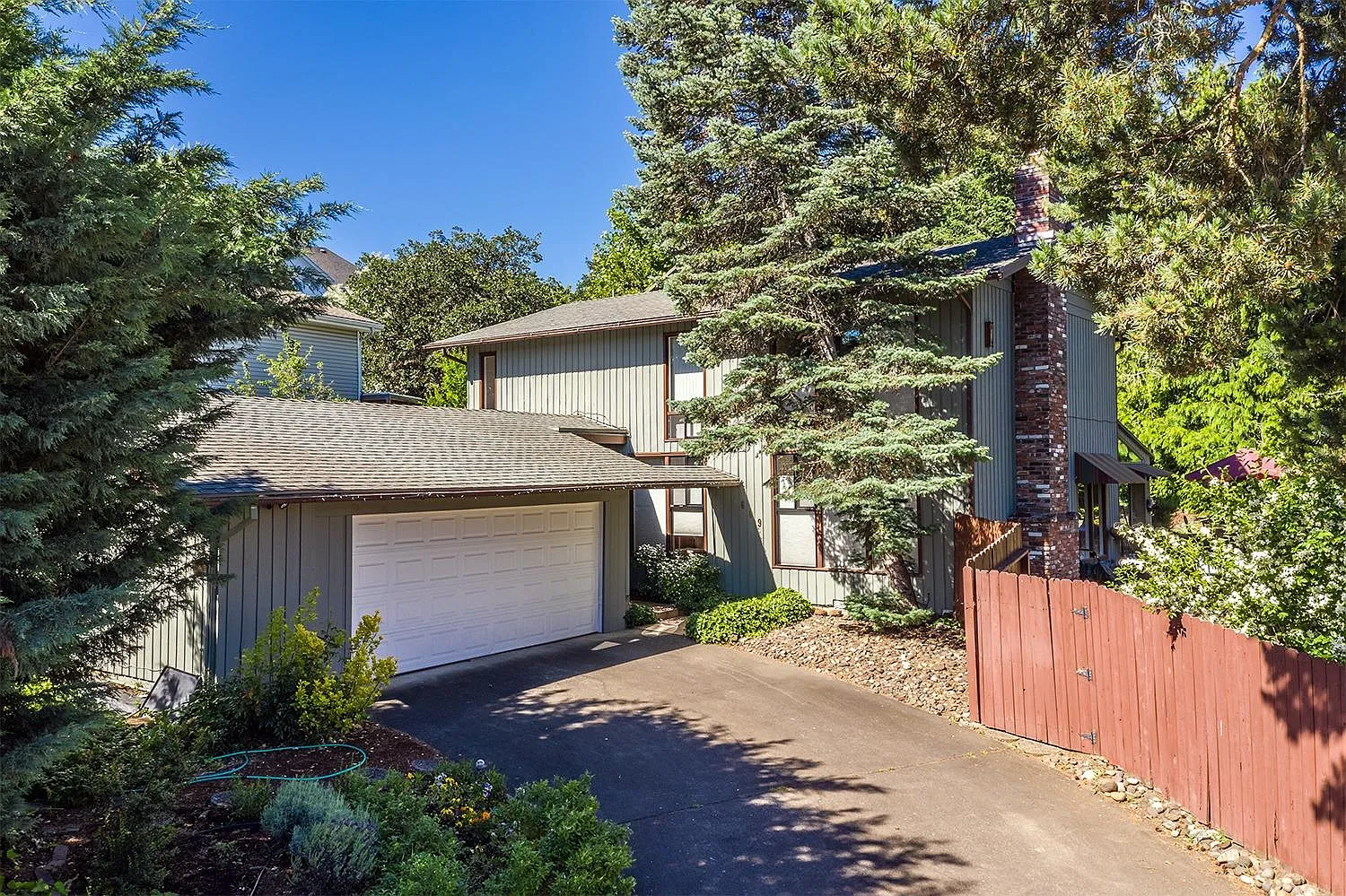 609 Oak Knoll Dr photo 1