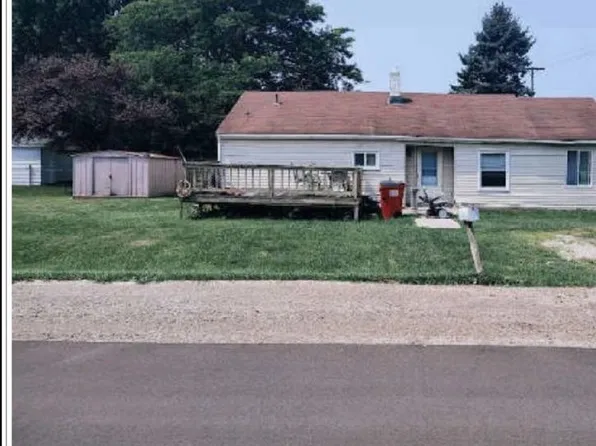 39439 Shoreline Dr, Harrison Township, MI 48045