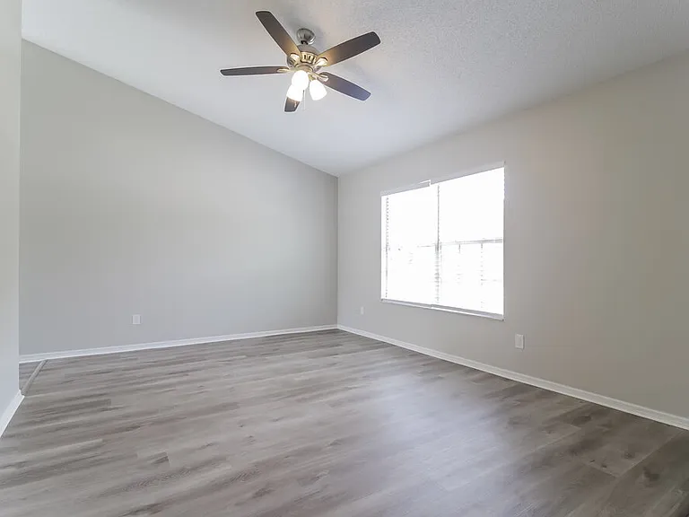 1034 Gore Dr — Photo 9
