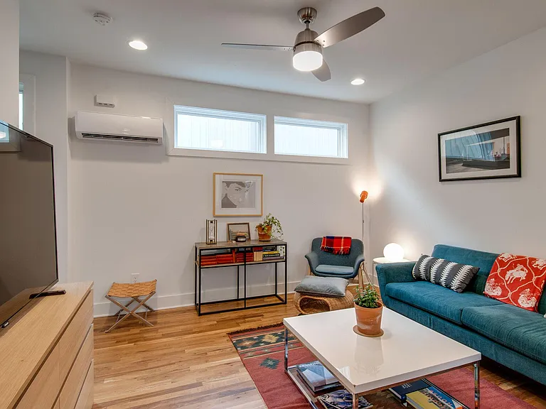 2513 White Ave #5 — Photo 5