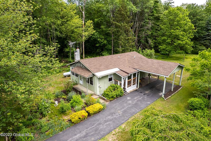 3rd image of 76 Blanchard Road