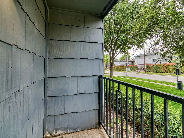 2722 Throckmorton St — Photo 15