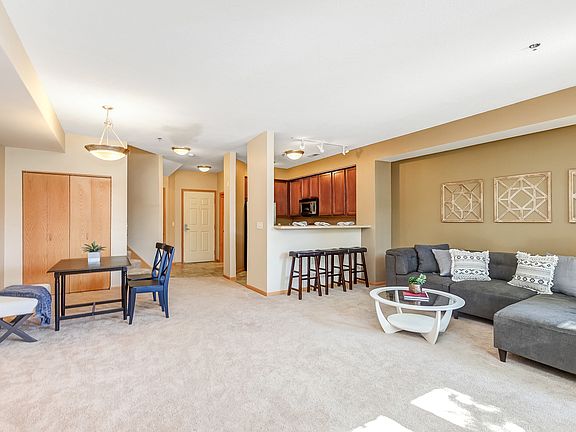 4th image of 150 Burnsville Pkwy E #117