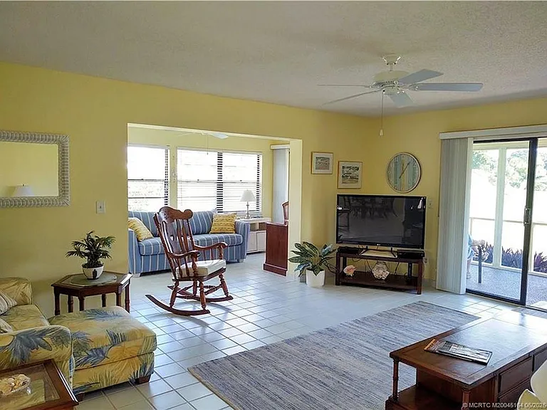 SE Sea Island Way — Photo 13