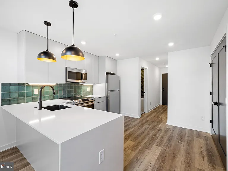 17 Girard Avenue Ave W #4 — Photo 3