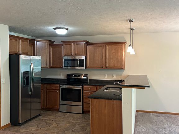 2nd image of 909 Carlton Cir