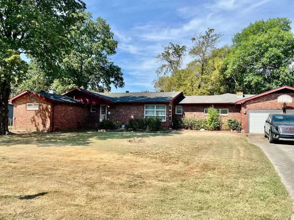302 S Fresno Ave, Coffeyville, KS 67337