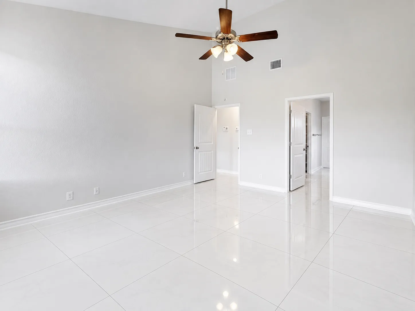 5 bed, 3.5 bath, 2710 sqft, $2,800 — Photo 4