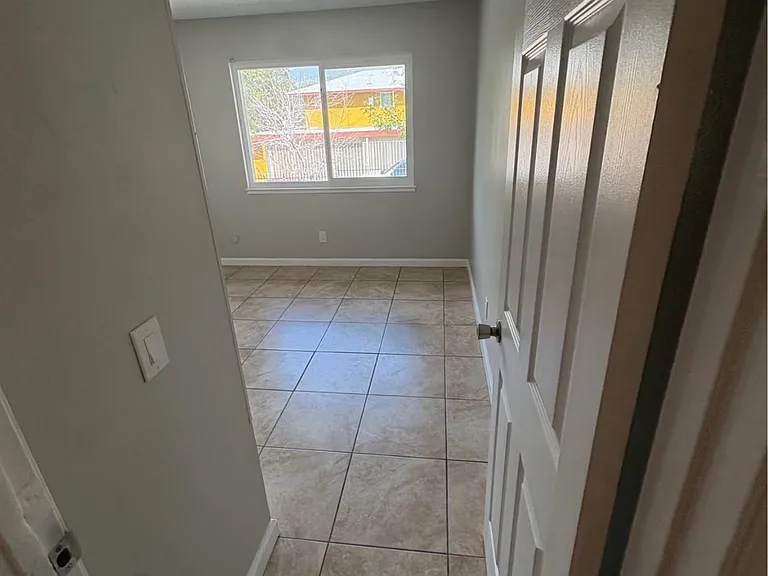 3518 Rainbow Ln — Photo 3