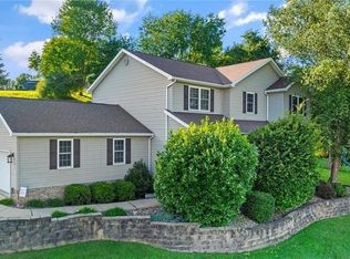 5 Grandview Dr, Mineral Wells, WV 26150