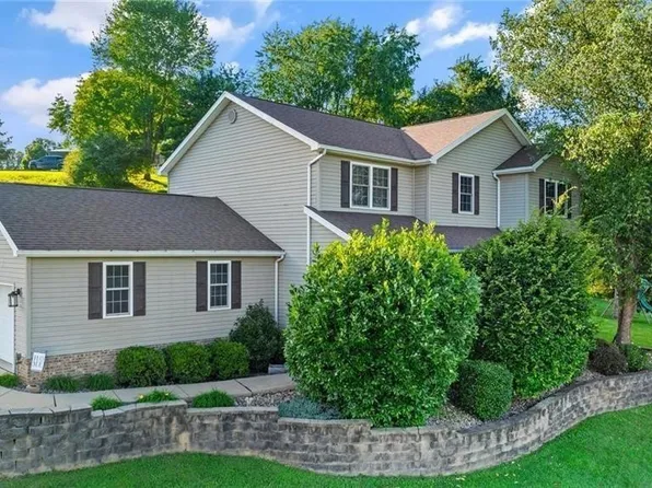 5 Grandview Dr, Mineral Wells, WV 26150