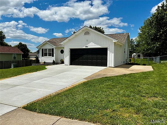 2nd image of 701 Ballantrae Dr