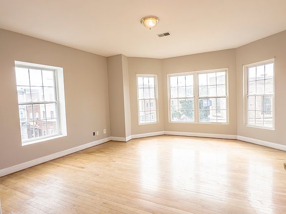 2nd image of 819 S 8th St Floor 3