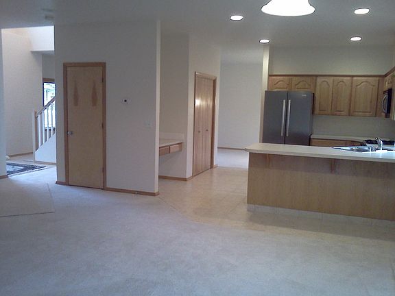 3rd image of 3328 Sadie St NE