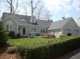 8 Lambert Cir, Worcester, MA 01605